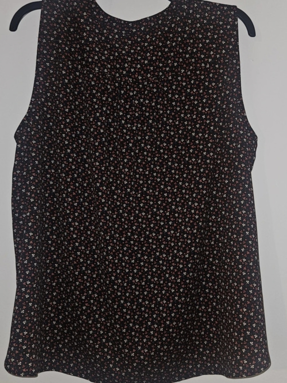 LOFT Plus Floral Top in Black & Red Size 22
